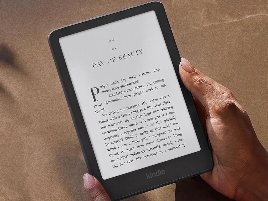 Kindle Paperwhite 2026 dipegang satu tangan